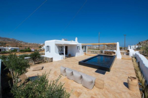 Little Villa amid Super Paradise-JackieO' Mykonos